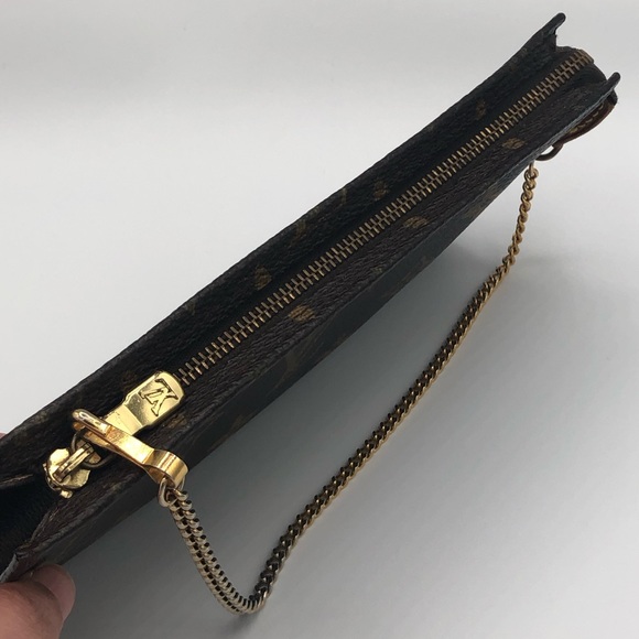 Louis Vuitton vintage pouch w/chain - Picture 3 of 7